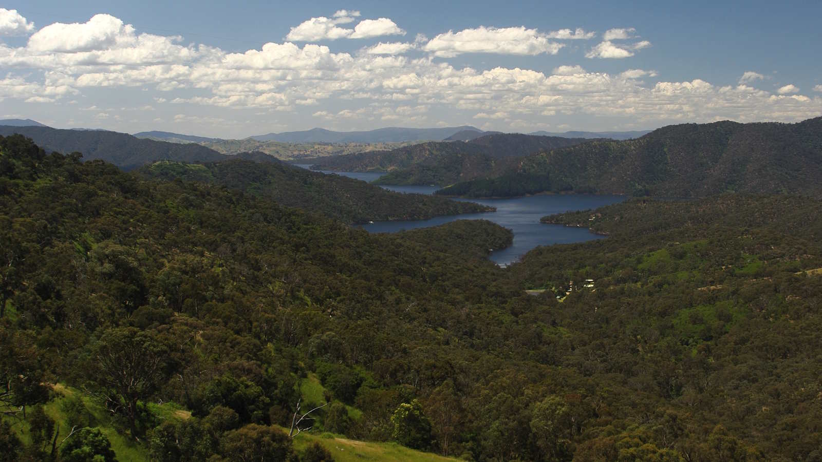 Lake Eildon Skyline Road Lookout - CannibalRabbit.com